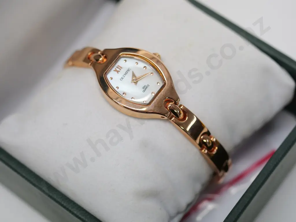 ladies Olympic 30m Quartz watch has spare links Image 1++