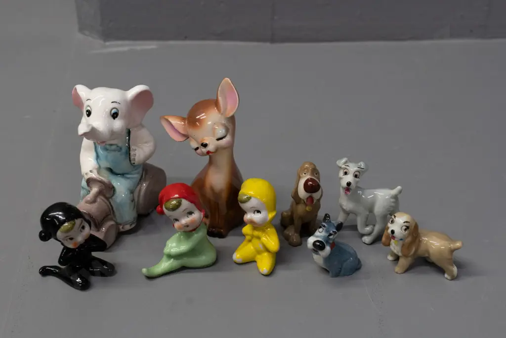 assorted figurines including 4 Wade Lady & The Tramp dog figures, elephant on steamroller, pixies, cat H-95 Image 1++