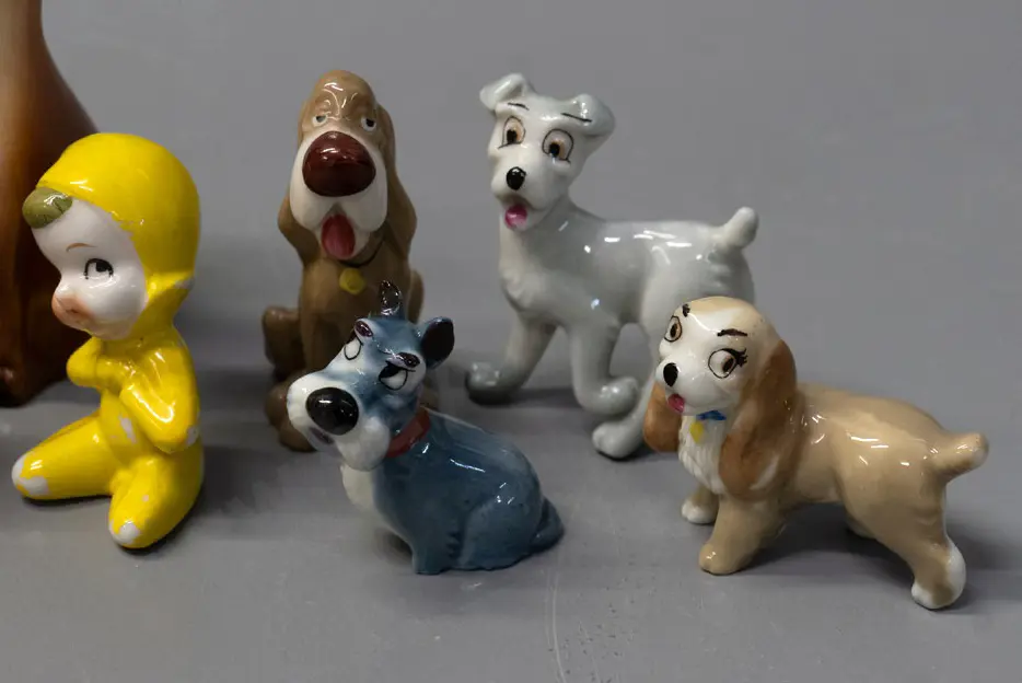 assorted figurines including 4 Wade Lady & The Tramp dog figures, elephant on steamroller, pixies, cat H-95 Image 1++