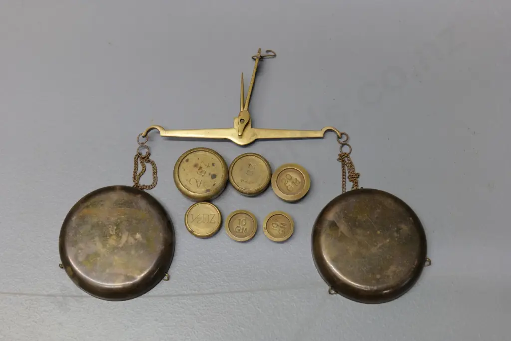 gold scales with 6 brass weights Image 1++