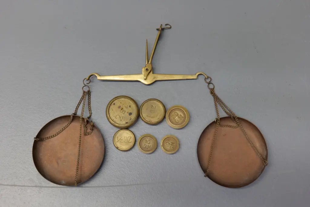 gold scales with 6 brass weights Image 1++