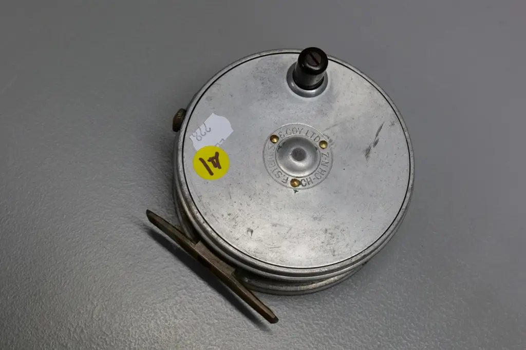 metal fishing reel - 1950s F. Steans & Co. Christchurch - Diameter 100 Image 1++