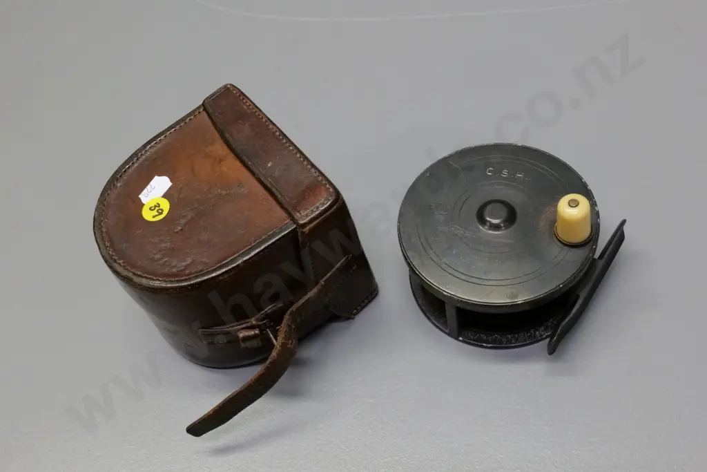 Farlow London fly fishing reel with bone knob, in leather case - diameter 100 Image 1++