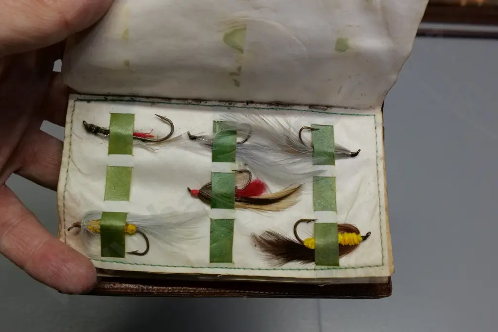 vintage fishing flies in leather wallet 100 x 150 Image 1++