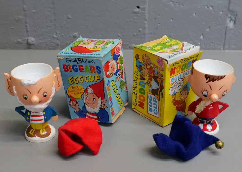 2 vintage wooden Noddy and Big Ears egg cups with hats/cosies and original boxes - H90 Image 1++