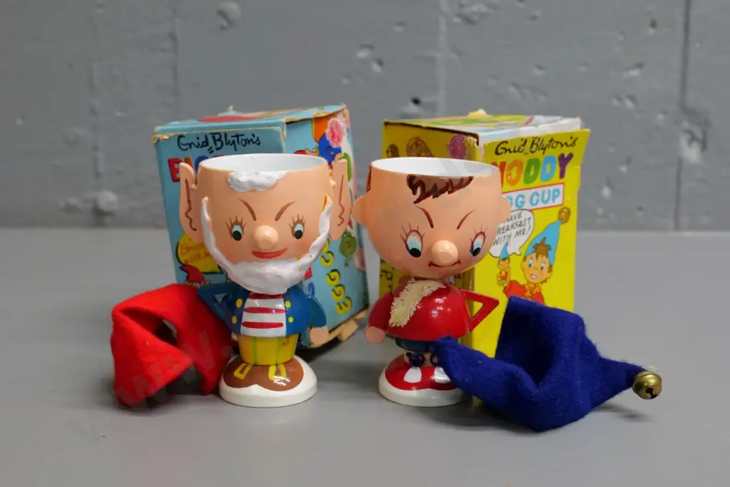 2 vintage wooden Noddy and Big Ears egg cups with hats/cosies and original boxes - H90 Image 1++