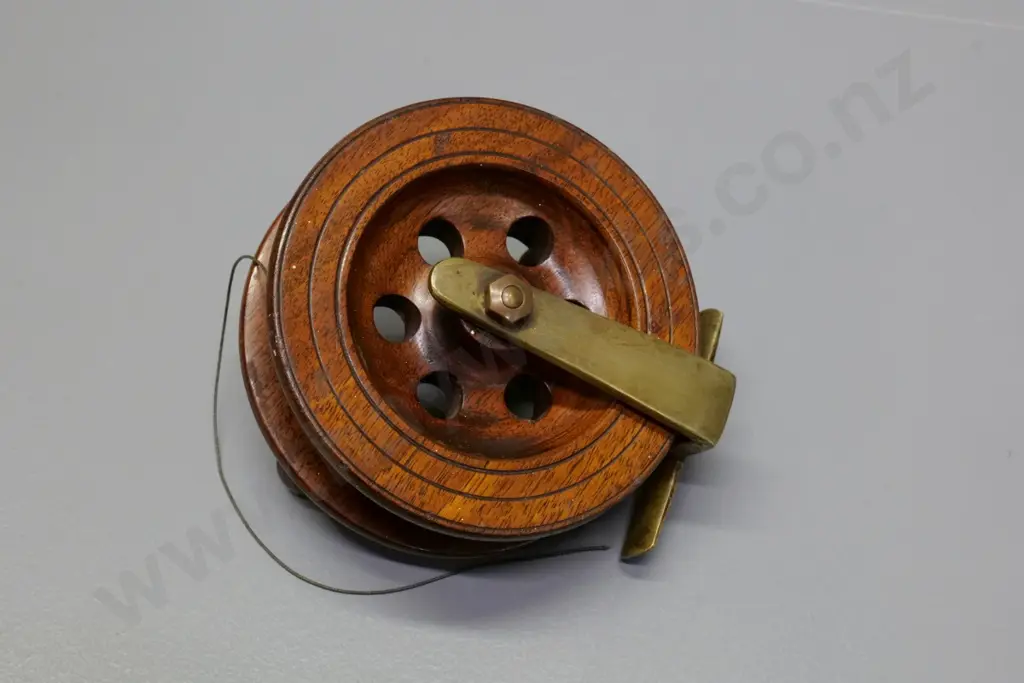 vintage wood and brass fly fishing reel - diameter 120 Image 1++