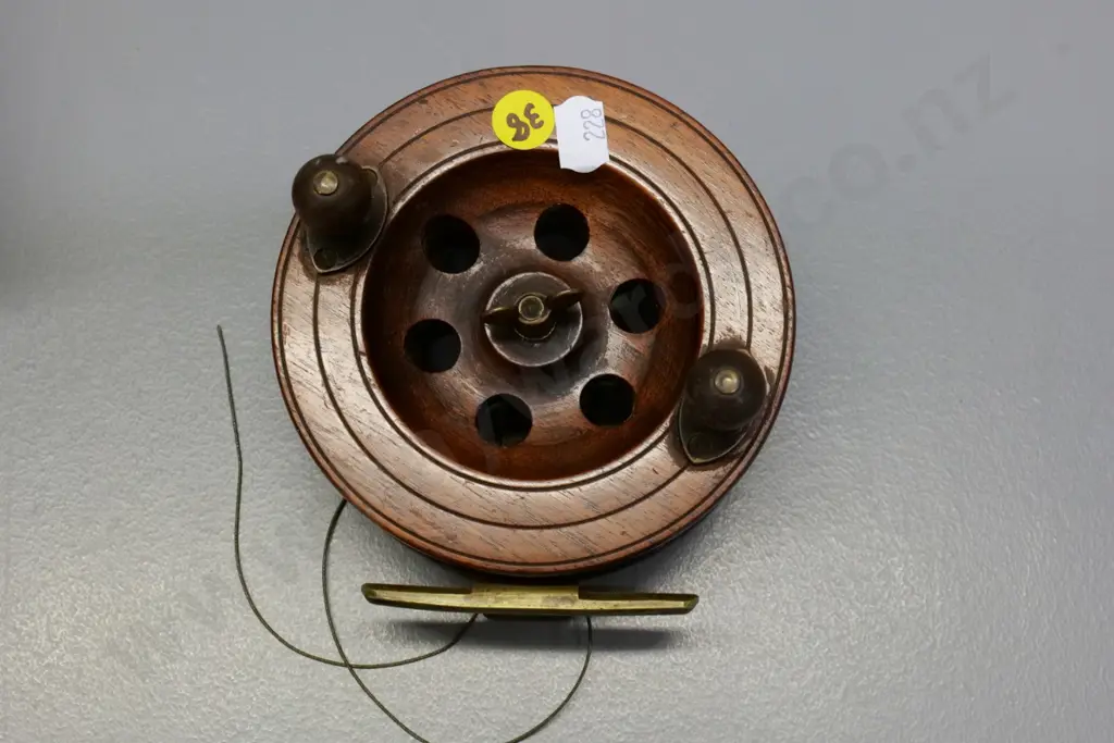 vintage wood and brass fly fishing reel - diameter 120 Image 1++