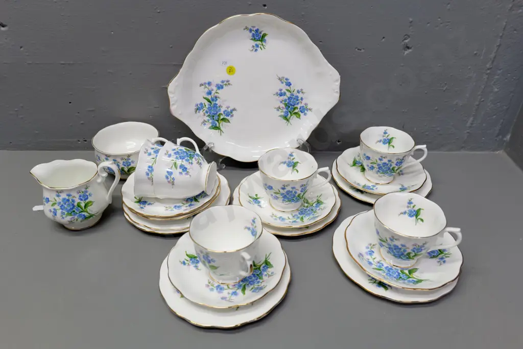 Royal Albert 'Forget Me Not' pattern 21-piece tea set Image 1++