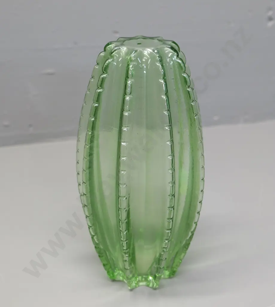 cactus shaped green glass vase H-260 Image 1++