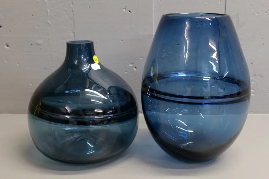 2 dark blue art glass vases - taller one is H-235 Diameter 160 at widest Image 1++