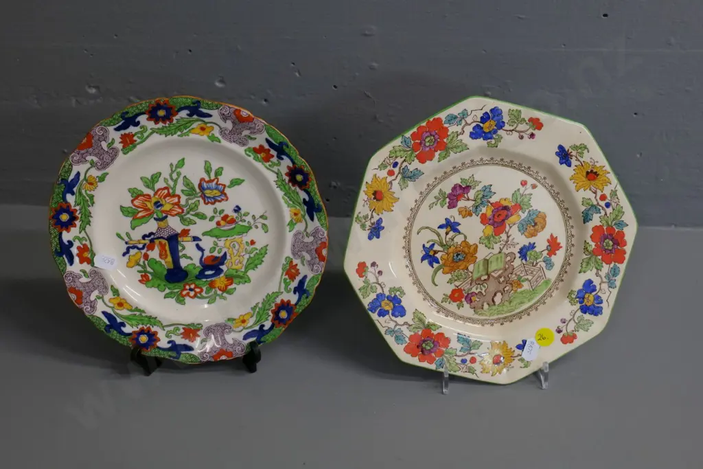 2 hand-painted Masons cabinet plates - larger is D-220 Image 1++