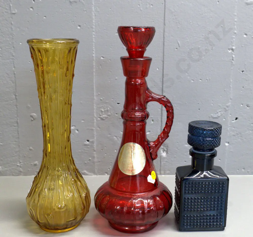 retro coloured glass items - red Jim Beam stoppered decanter H330, small dark blue stoppered bottle, and an amber vase Image 1++
