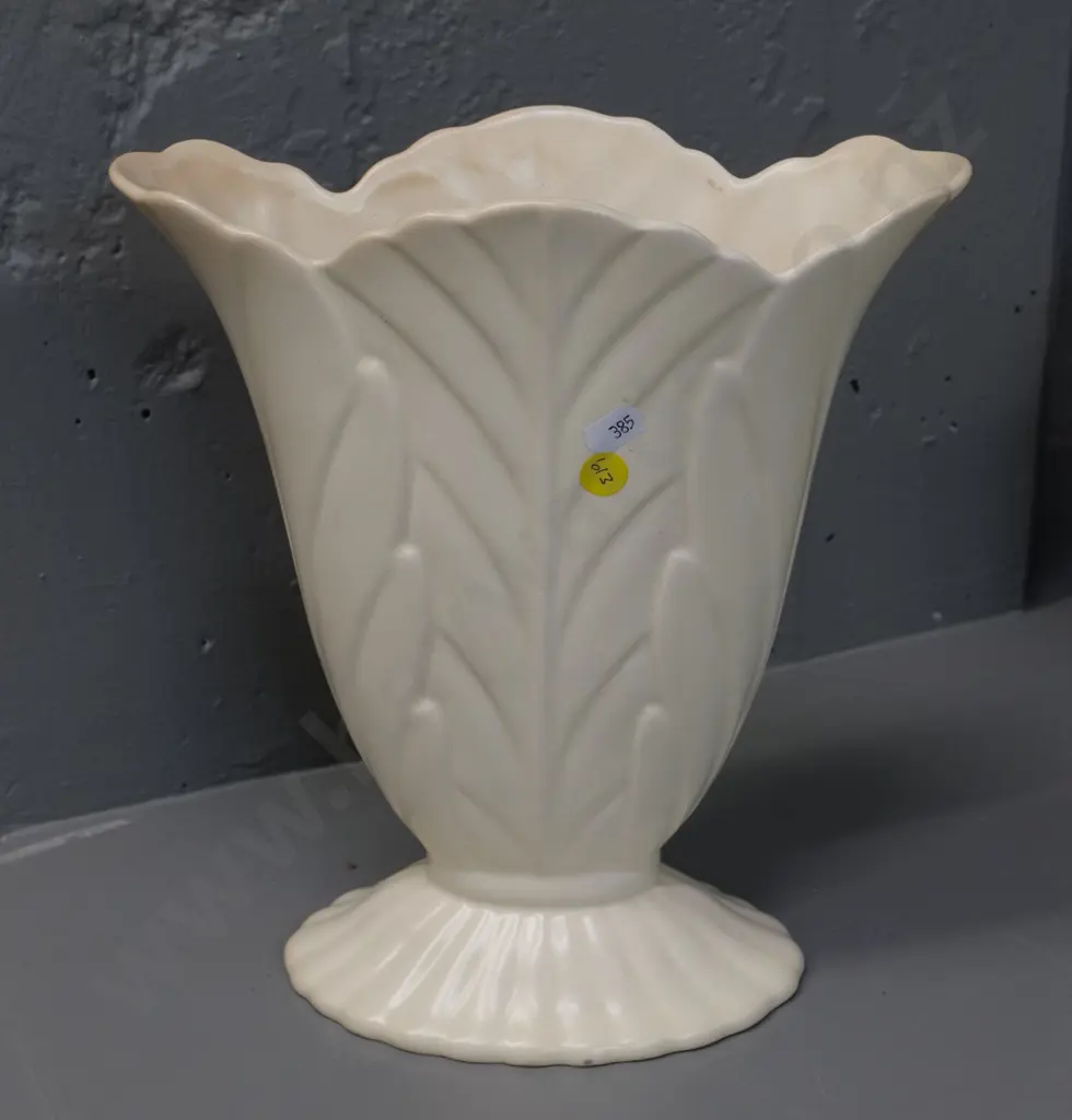 Beswick large cream glaze leaf pattern vase H-280 W-250 Image 1++