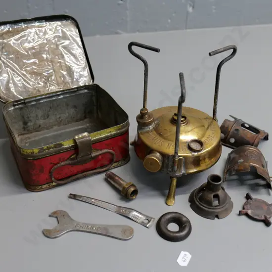 vintage Primus camping stove with brass tank (solder repair) w/accessories, original tin is H-80 W-145 D-120
