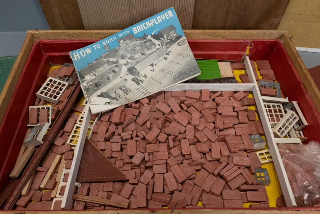 vintage Brickplayer building toy set with terracotta bricks, cardboard roof sections, blueprints, booklet etc. Image 1++