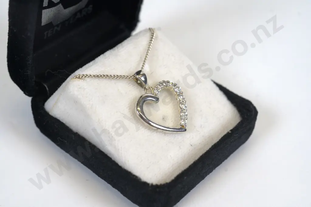 silver heart shape pendant with cz stamped 925 Image 1++