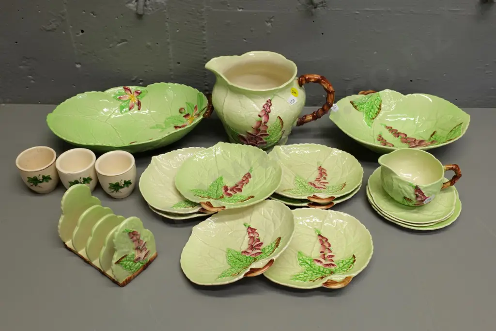 14 pieces of Carlton ware Foxglove pattern including 2 jugs & 3 non-matching egg cups Image 1++