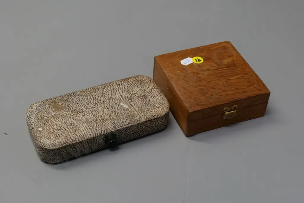 2 vintage razor sets - wood-cased Wilkinson Sword w/spare blades & sharpener and cased Rolls set Image 1++