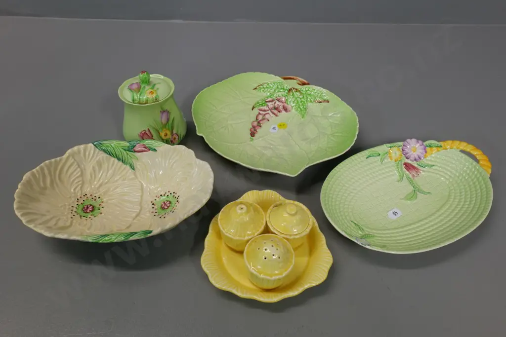 4 pieces Carlton ware and a Crown Ducal condiment set Image 1++
