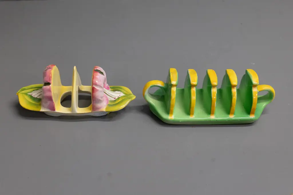 2 toast racks - Royal Winton lily pattern & one unmarked English green & yellow, has small chip to base Image 1++