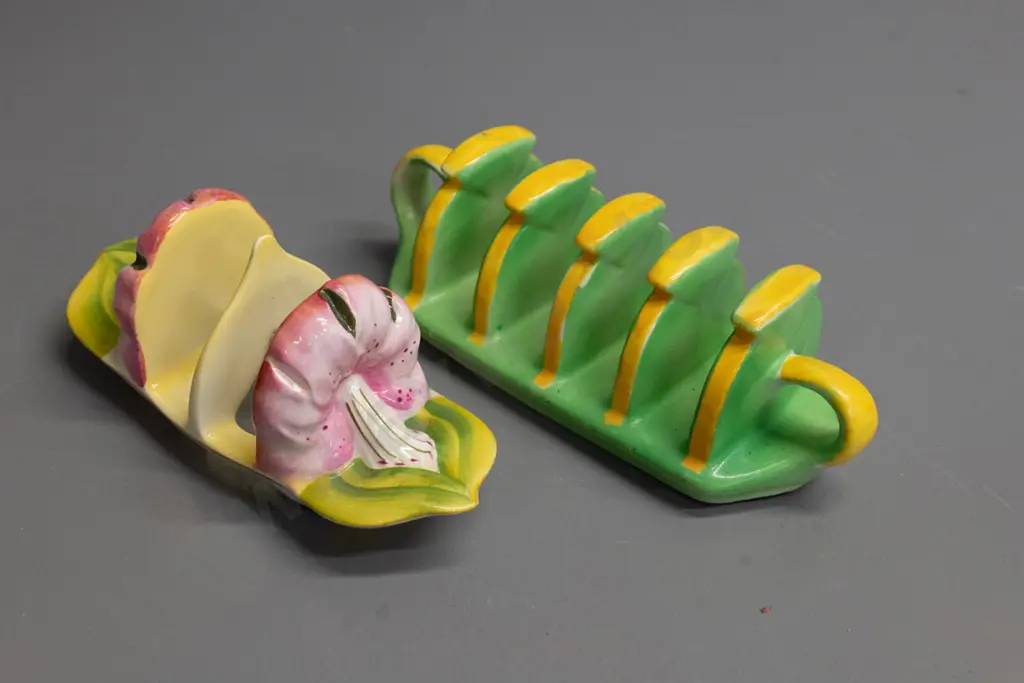 2 toast racks - Royal Winton lily pattern & one unmarked English green & yellow, has small chip to base Image 1++