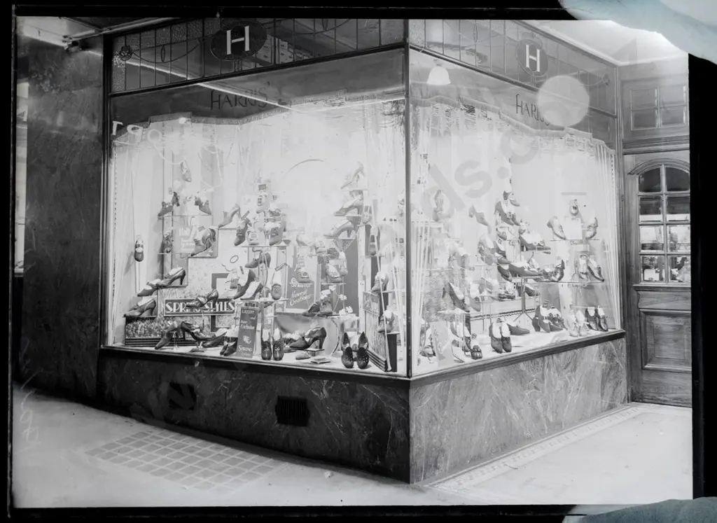 EA Philips studio? 3 boxes glass plate negatives: pipe bands, Selwyn College, Waitaki Old Boys, St Hilda etc. Image 1++
