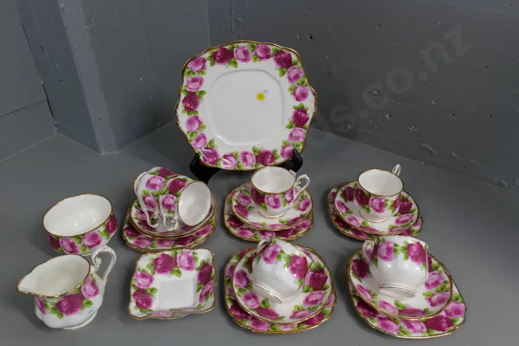 Royal Albert Old English Rose 22-piece tea set including cake plate and sweet dish Image 1++