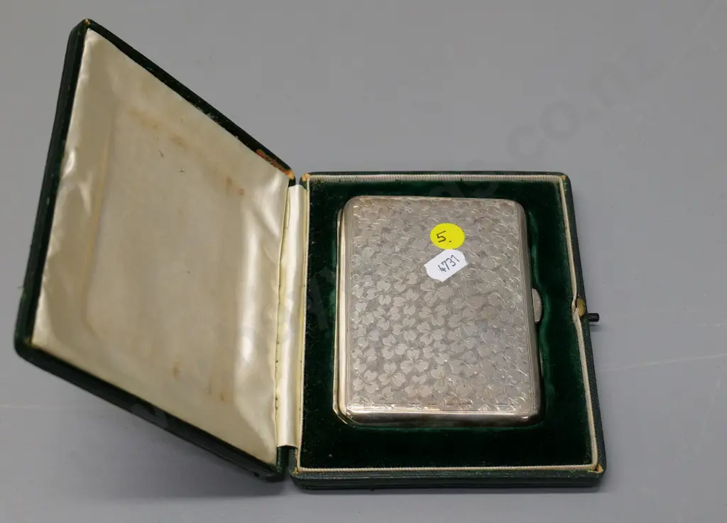 cased sterling silver cigarette case L-110 W-75 Image 1++