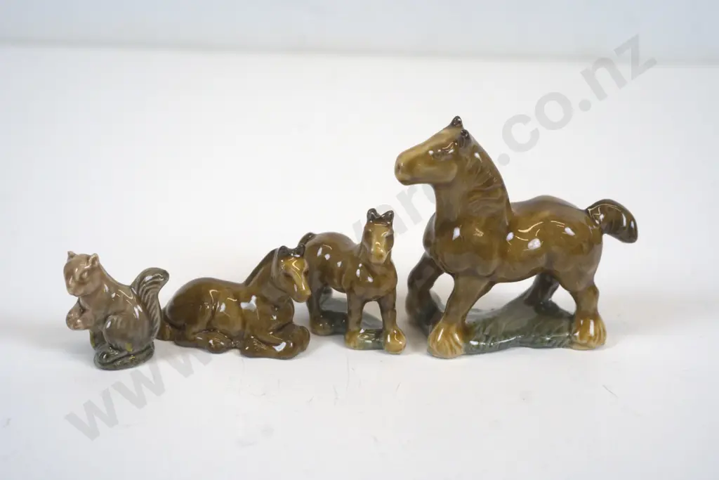 3 Wade Whimsie horses & a Squirrel - with non-matching box Image 1++