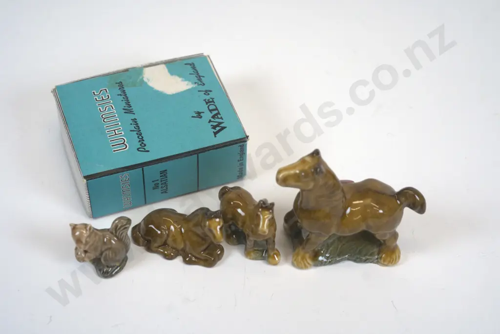 3 Wade Whimsie horses & a Squirrel - with non-matching box Image 1++