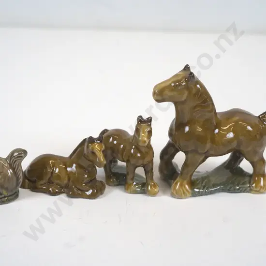3 Wade Whimsie horses & a Squirrel - with non-matching box