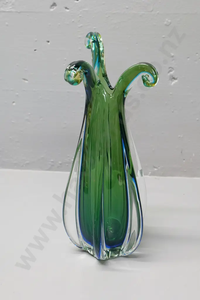 art glass vase green / blue, clear ribbed exterior H-300 Image 1++