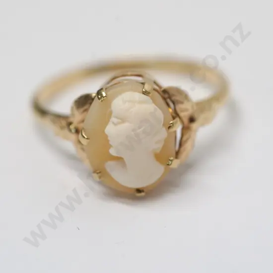 cameo ring stamped 10ct