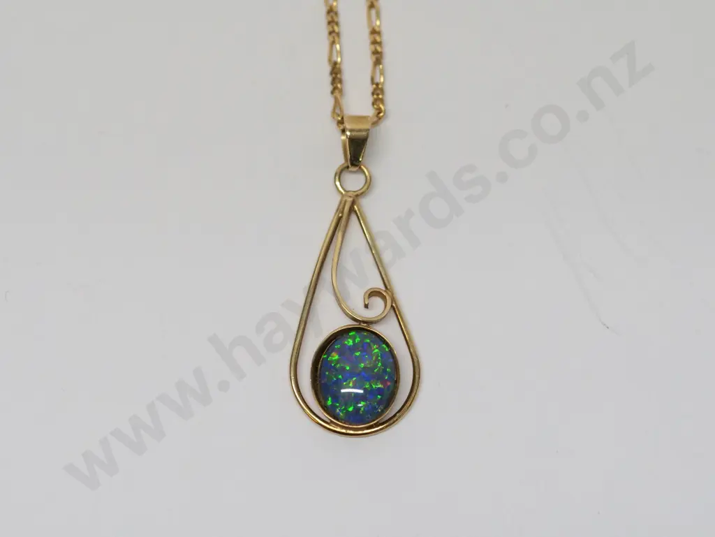 9ct opal necklace stamped 375 Image 1++