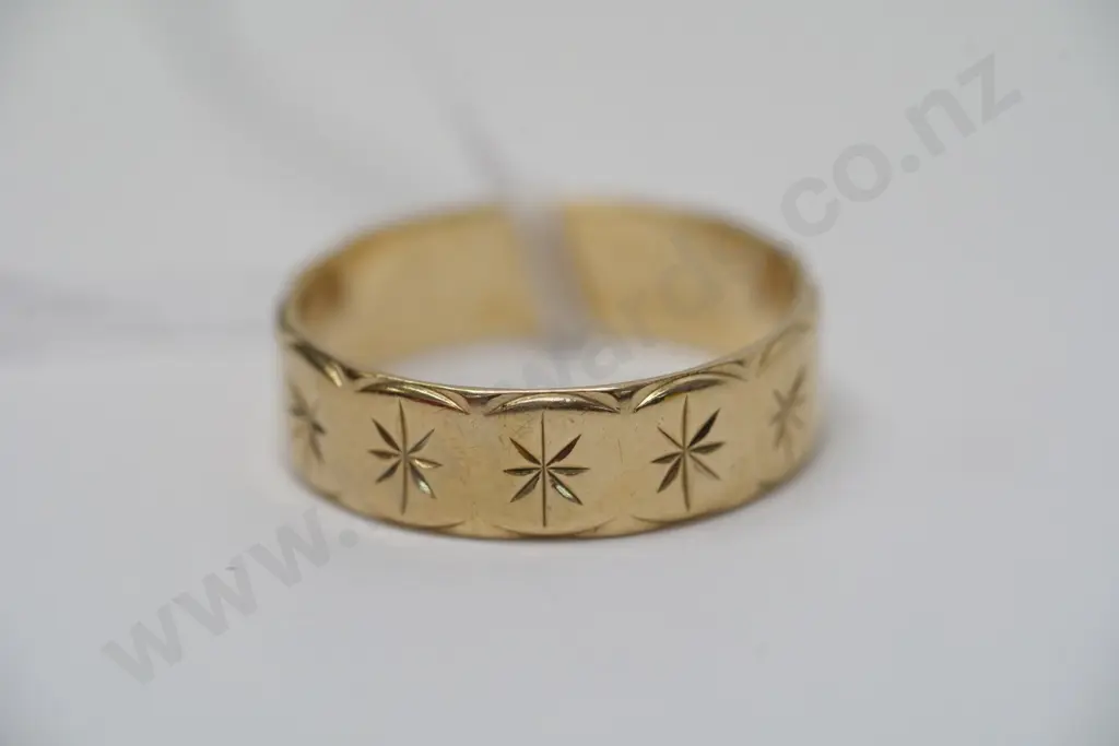9ct gold ring stamped Image 1++