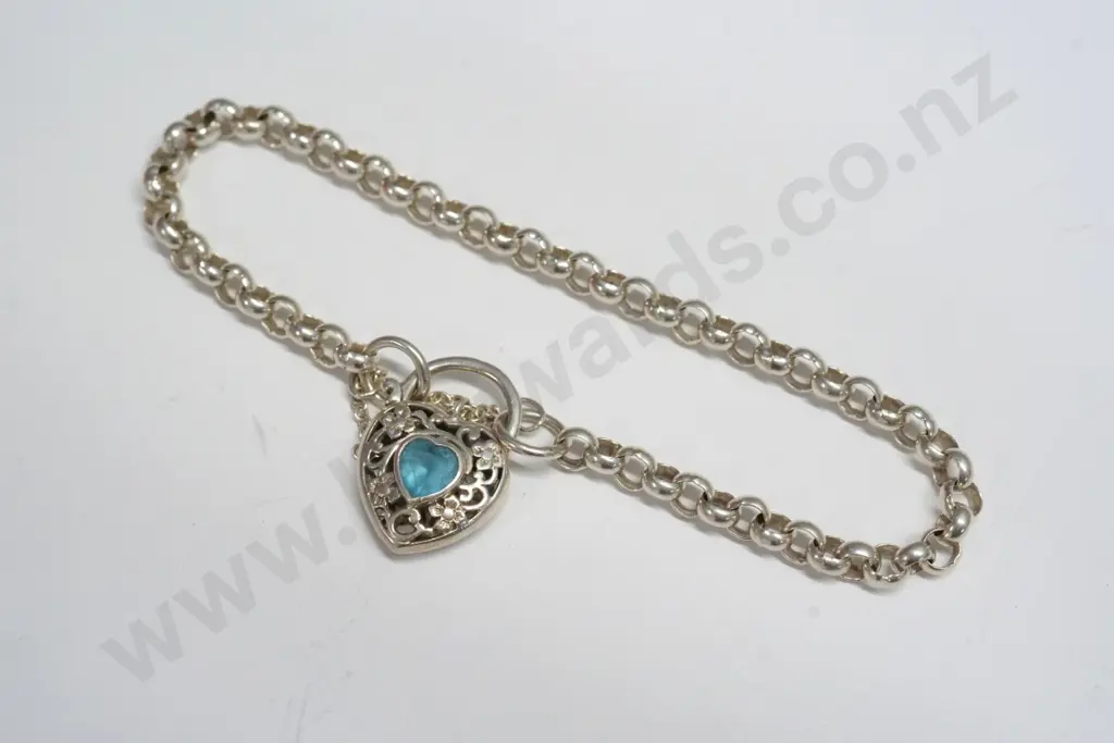 silver bracelet with heart clasp  stamped 925 Image 1++
