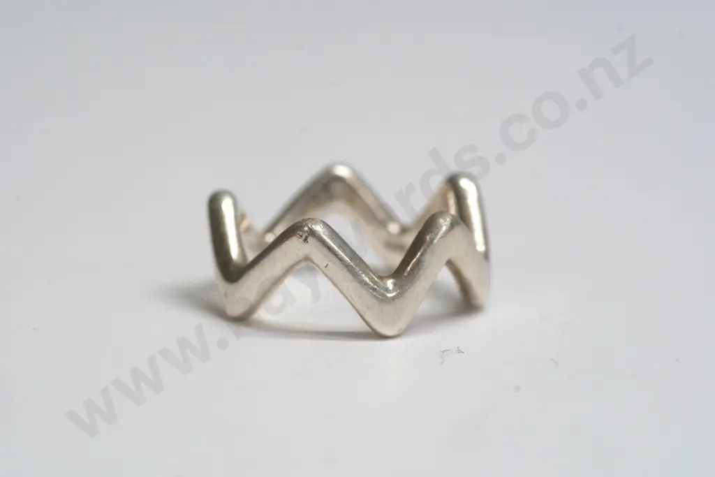 silver zig zag ring stamped 925 Image 1++