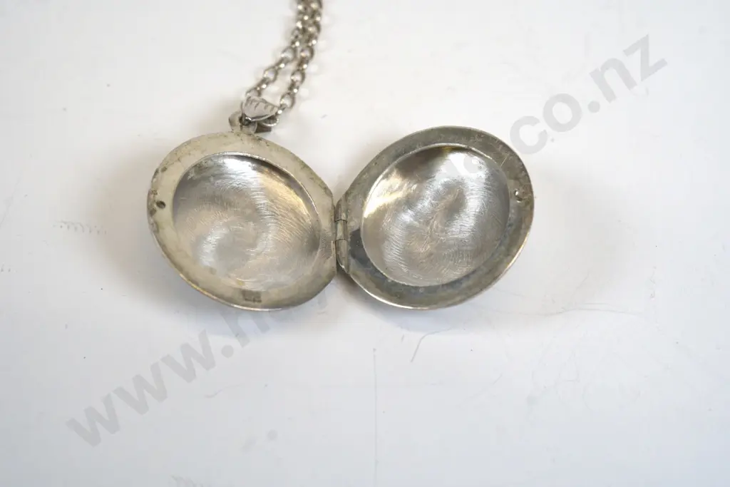 silver locket & chain stamped 925 Image 1++