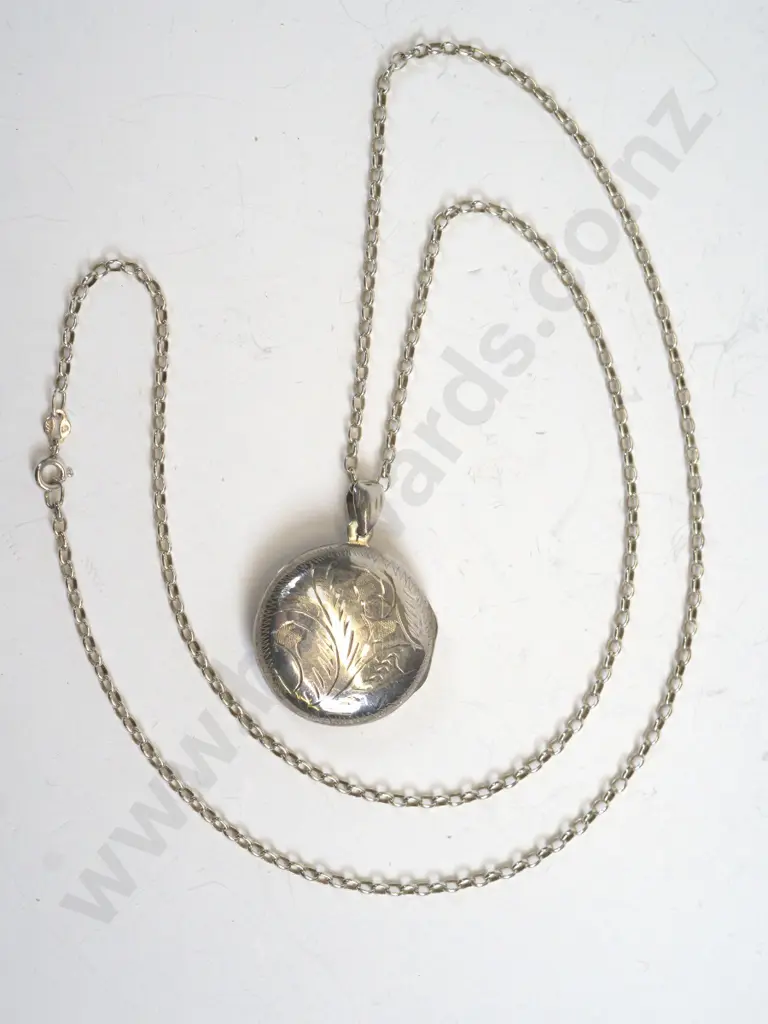 silver locket & chain stamped 925 Image 1++