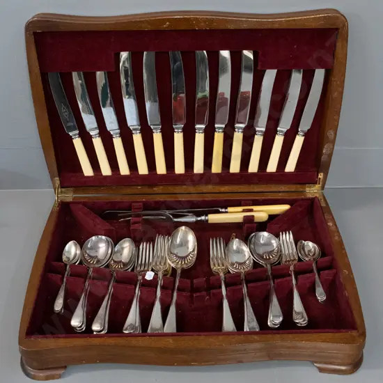 wood-cased 6-place canteen of cutlery w/bone handled knives, carving knife and fork, missing steel