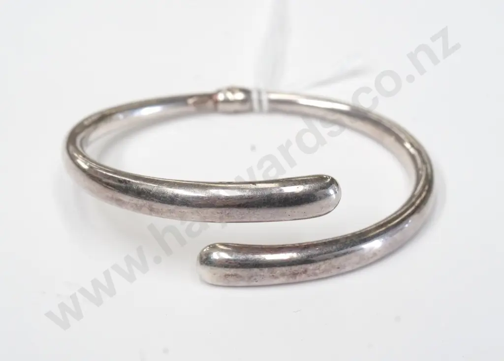 silver bangle stamped 925 Image 1++