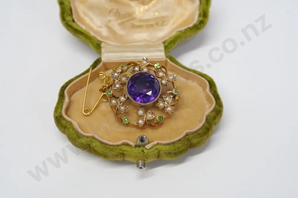 amethyst & seed pearl brooch with safety chain in green velvet shell box Image 1++