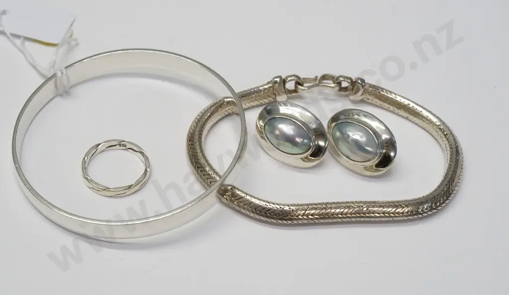 sterling silver bangle and ring, unmarked silver metal & shell earrings & a snake chain bracelet Image 1++
