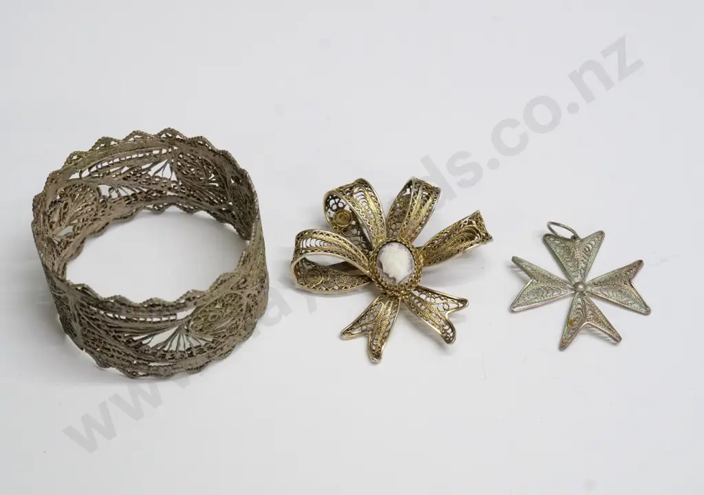 filagree necklace [no chain], brooch & napkin ring Image 1++