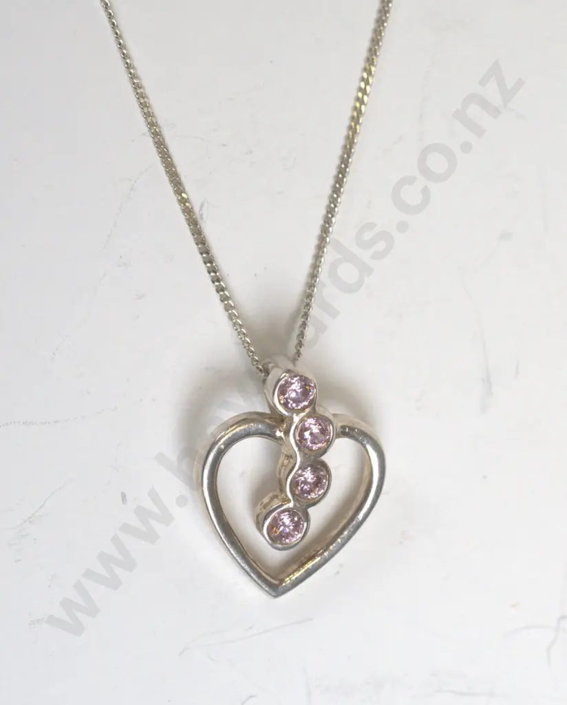 silver heart with 4 pink stones stamped 925 Image 1++