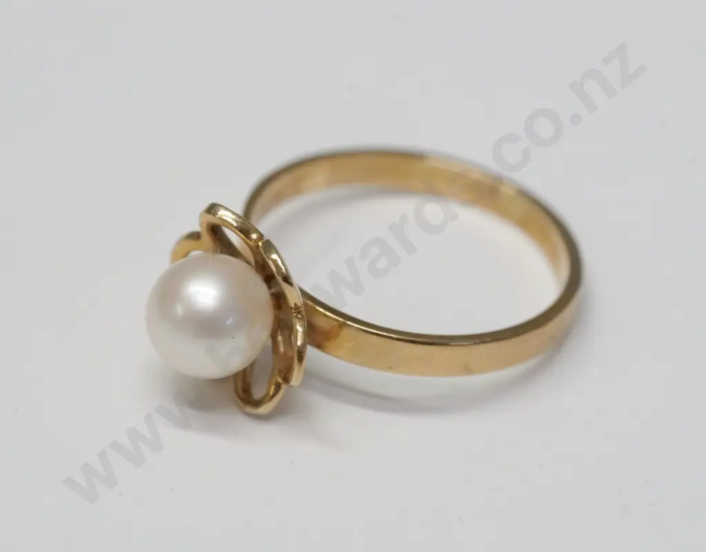 pearl dress ring no markings Image 1++