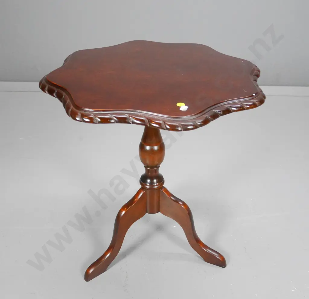 reproduction mahogany wine table w/ carved rope edge, tripod base H-530 Diameter 470 Image 1++