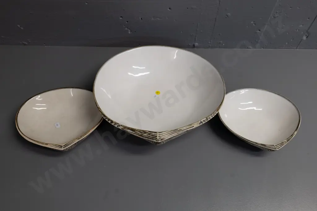 Royce McGlashen Nelson studio pottery set of 3 clam shell bowls - large one is H-100 L-345 W-335 Image 1++