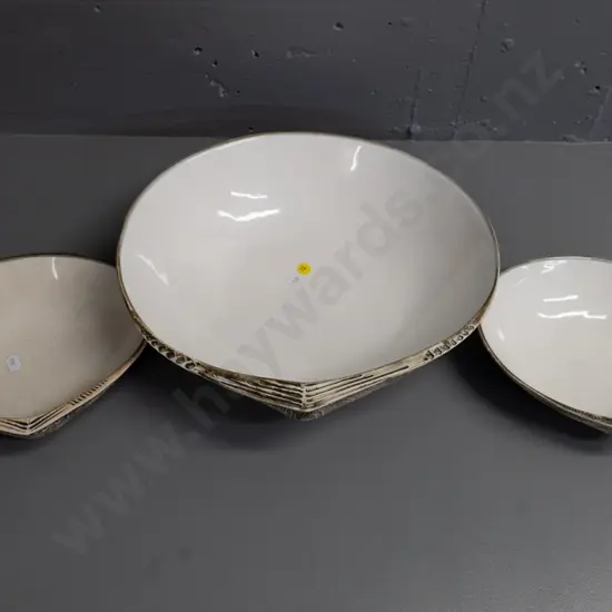 Royce McGlashen Nelson studio pottery set of 3 clam shell bowls - large one is H-100 L-345 W-335